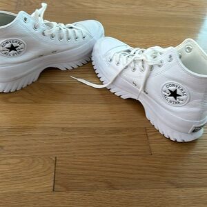 Converse chunky bottom shoes white leather.